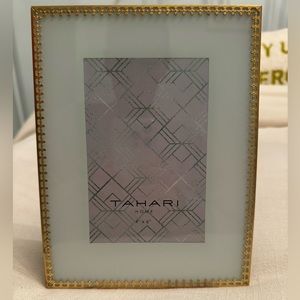 Tahari Home 4x6 Gold Toned table top picture frame